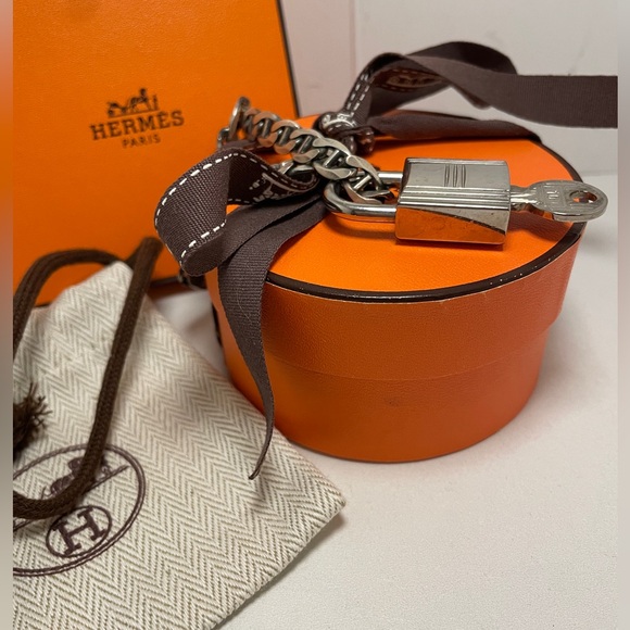 AUTHENTIC Hermes palladium lock and key:Sterling silver bracelet